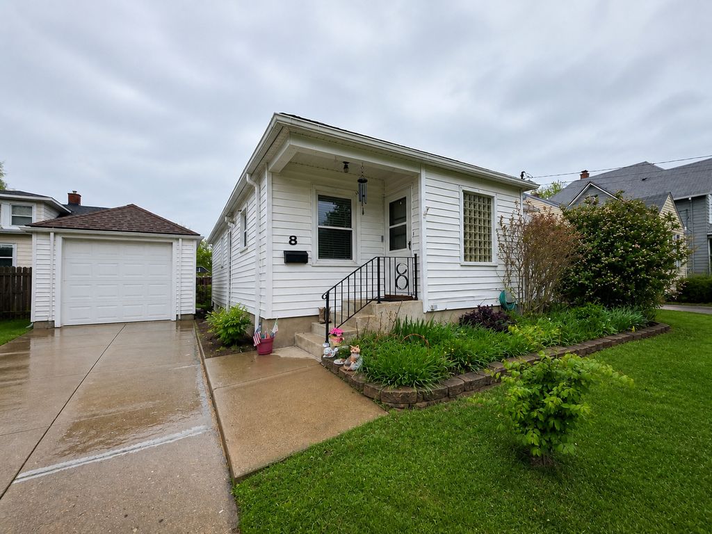 8 Monroe Street, Elgin, IL 60123