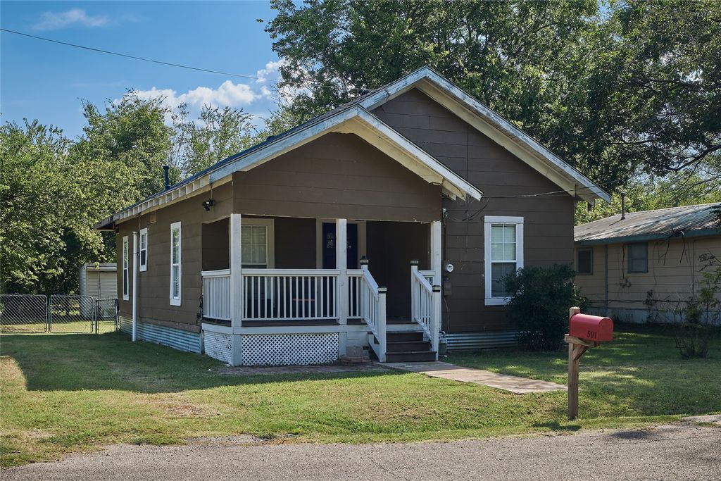 501 Chestnut Street, Commerce, TX 75428