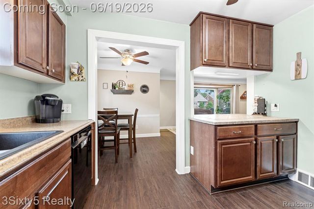 7646 Robinson Avenue, Allen Park, MI 48101