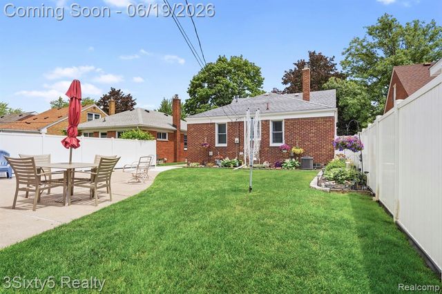 7646 Robinson Avenue, Allen Park, MI 48101