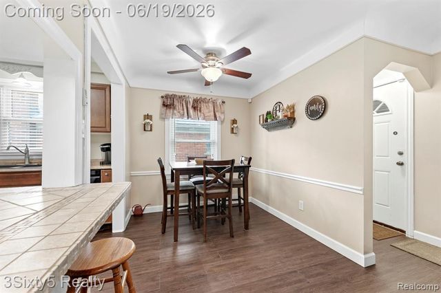 7646 Robinson Avenue, Allen Park, MI 48101