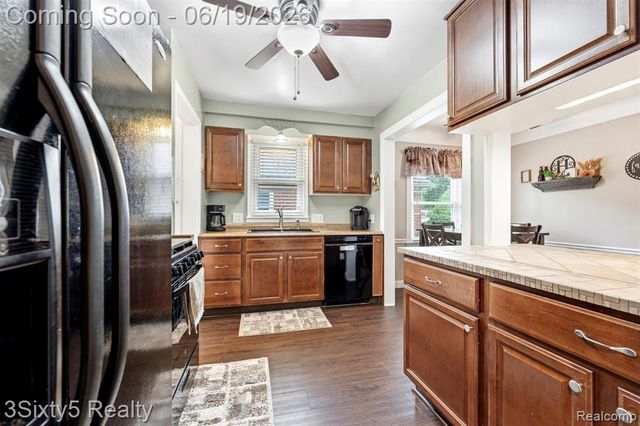 7646 Robinson Avenue, Allen Park, MI 48101