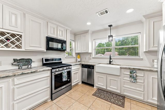 13185 Crest Drive, Willis, TX 77318