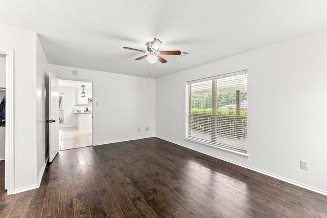 13185 Crest Drive, Willis, TX 77318