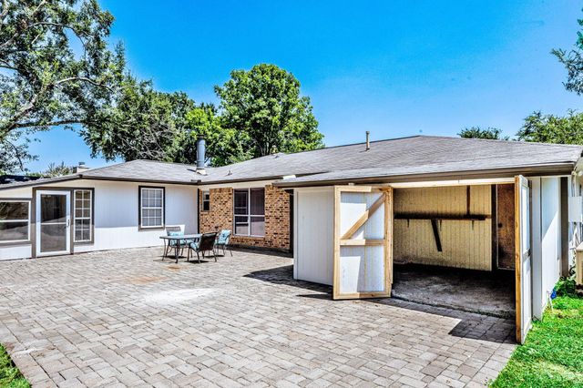 13185 Crest Drive, Willis, TX 77318