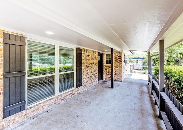 13185 Crest Drive, Willis, TX 77318