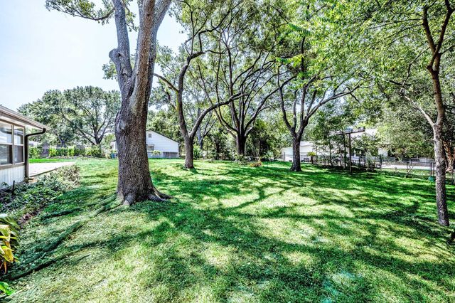 13185 Crest Drive, Willis, TX 77318