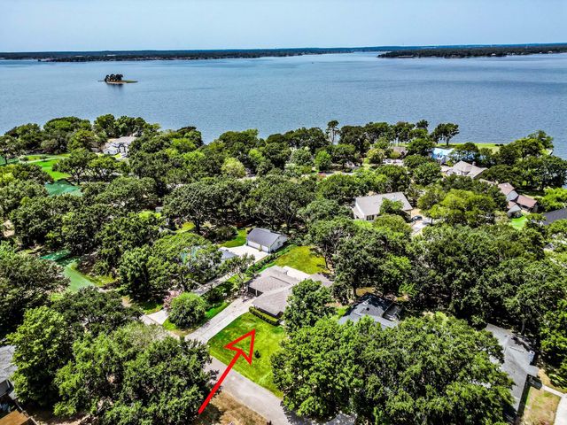 13185 Crest Drive, Willis, TX 77318