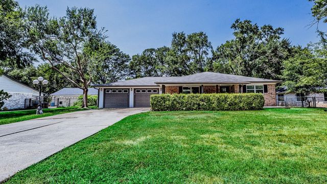 13185 Crest Drive, Willis, TX 77318