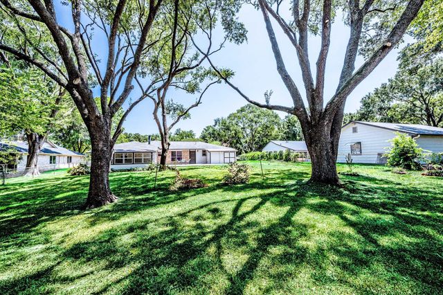 13185 Crest Drive, Willis, TX 77318