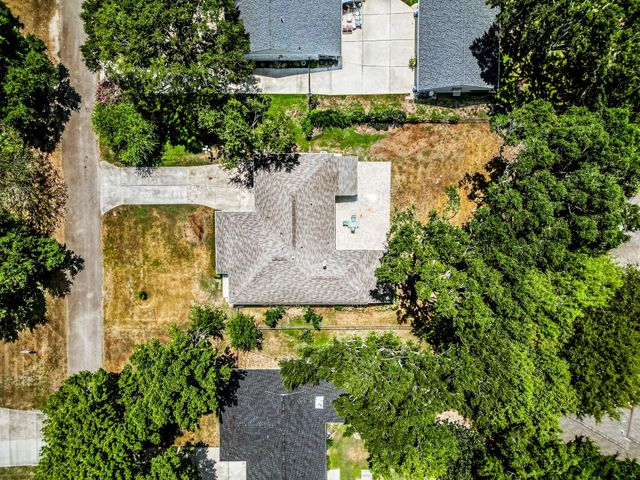 13185 Crest Drive, Willis, TX 77318