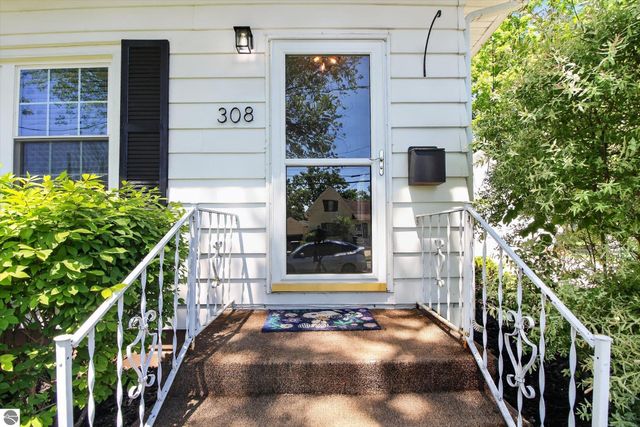308 Orchard Street, Alma, MI 48801