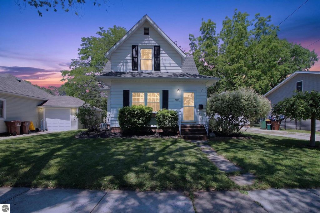 Image 1 of property listing at 308 Orchard Street, Alma, MI 48801