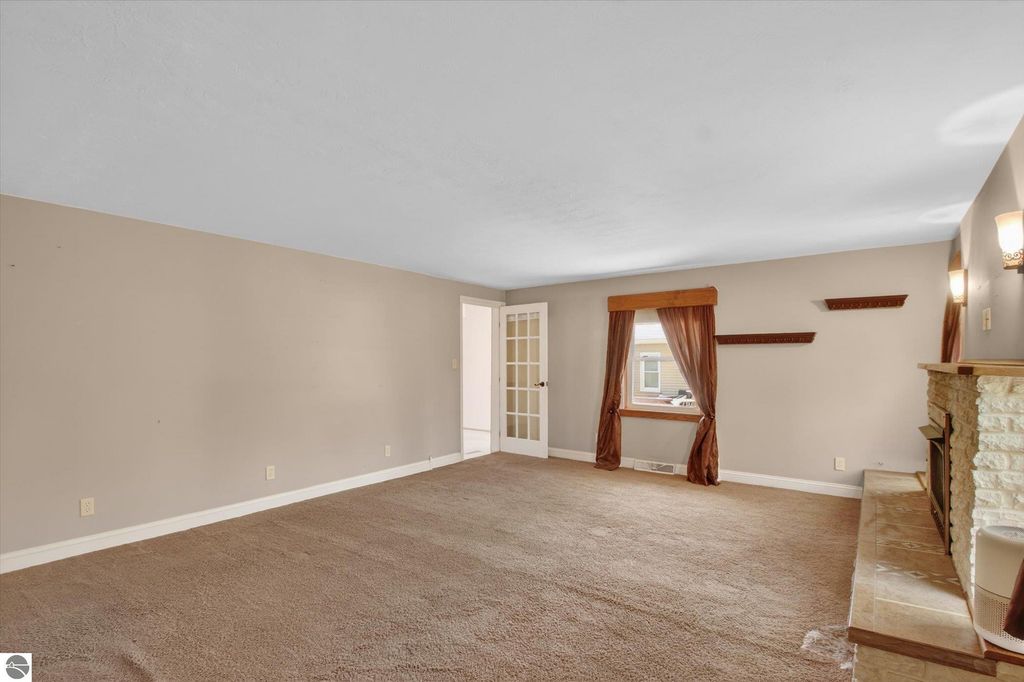 Image 9 of property listing at 308 Orchard Street, Alma, MI 48801