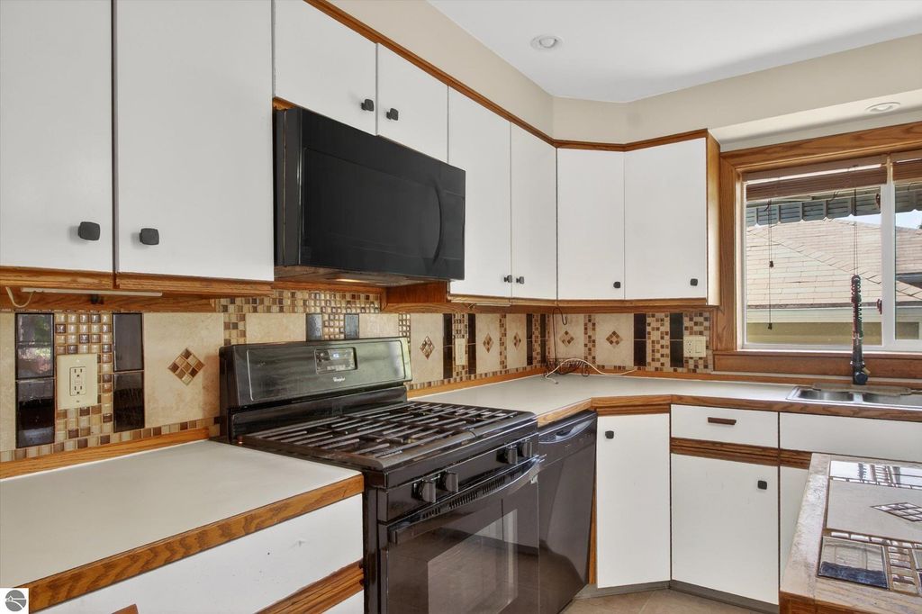 Image 13 of property listing at 308 Orchard Street, Alma, MI 48801