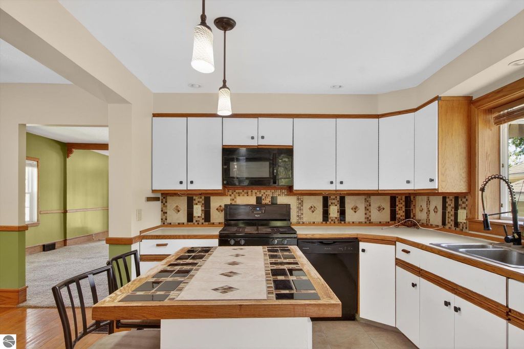 Image 14 of property listing at 308 Orchard Street, Alma, MI 48801