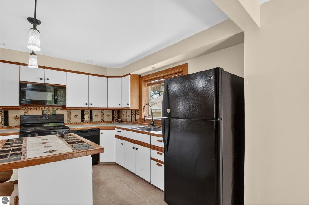 Image 15 of property listing at 308 Orchard Street, Alma, MI 48801