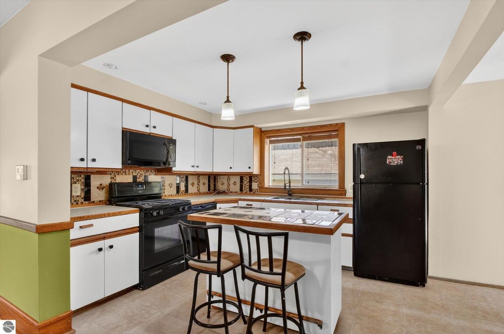 Image 16 of property listing at 308 Orchard Street, Alma, MI 48801