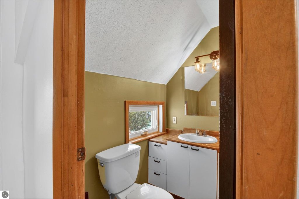 Image 39 of property listing at 308 Orchard Street, Alma, MI 48801