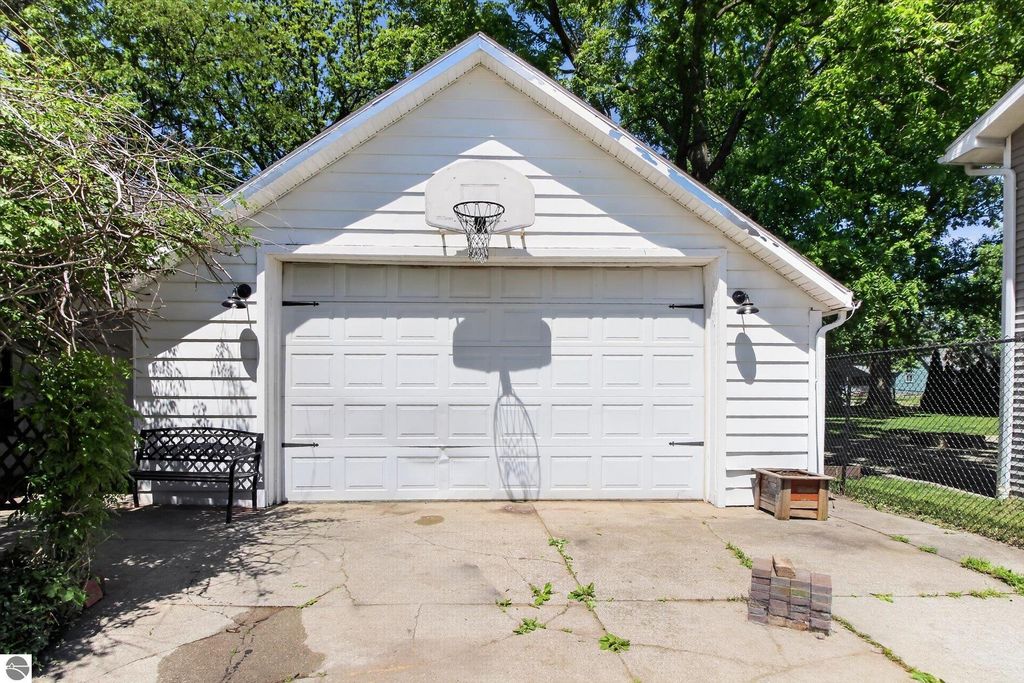 Image 54 of property listing at 308 Orchard Street, Alma, MI 48801