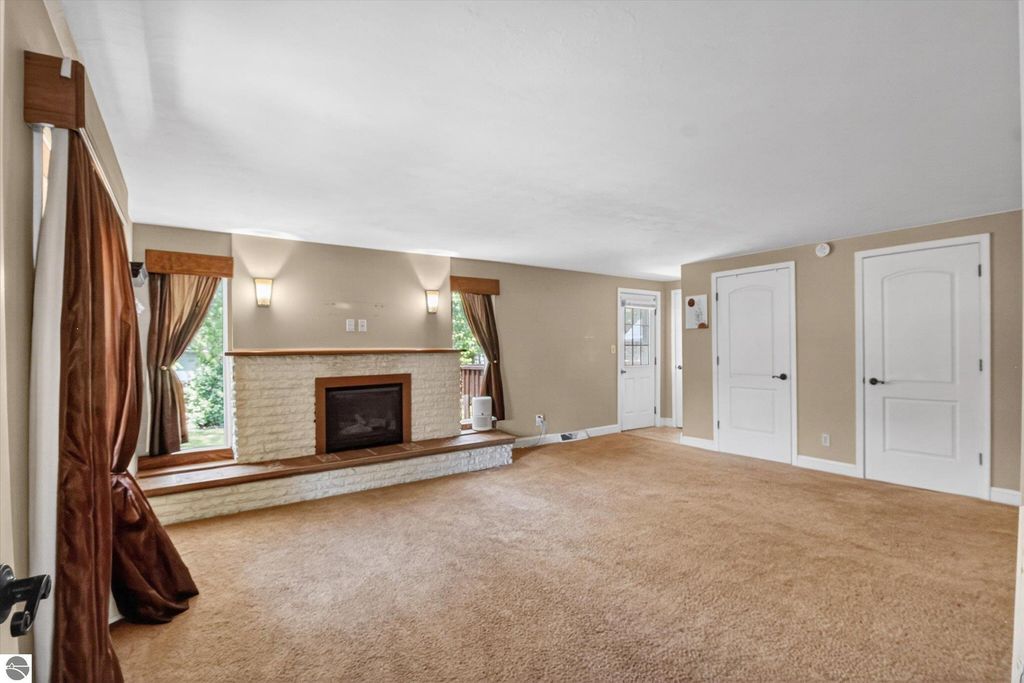 Image 7 of property listing at 308 Orchard Street, Alma, MI 48801
