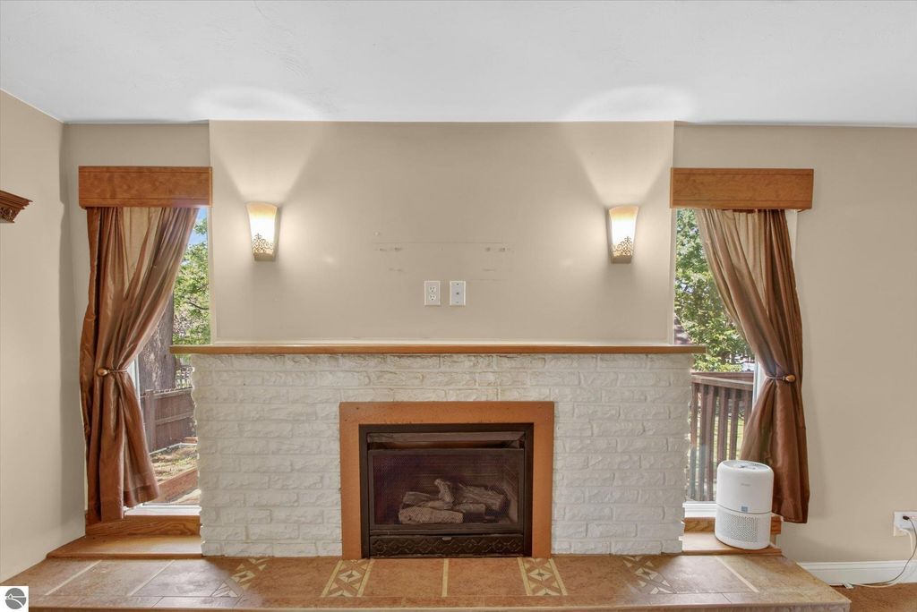 Image 8 of property listing at 308 Orchard Street, Alma, MI 48801