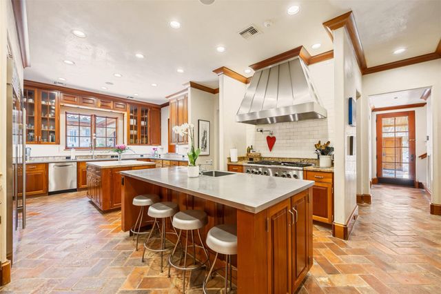 603 W Friar Tuck Lane, Houston, TX 77024