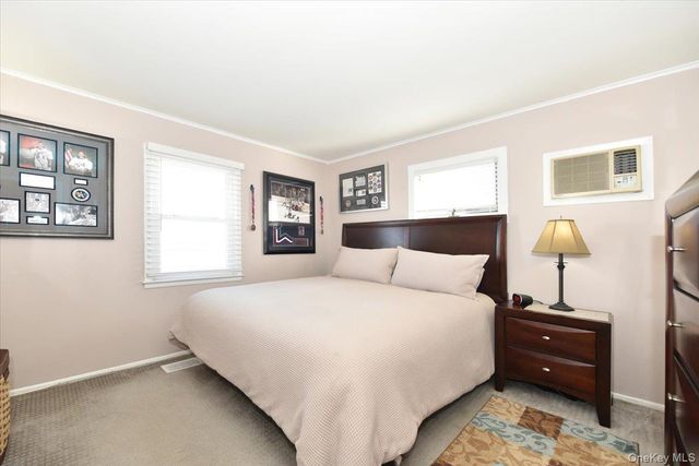 27 Seaton Street, Massapequa, NY 11758