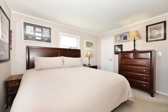 27 Seaton Street, Massapequa, NY 11758