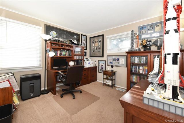 27 Seaton Street, Massapequa, NY 11758