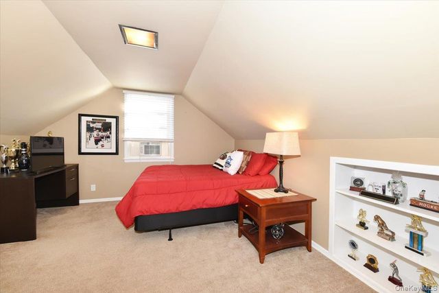 27 Seaton Street, Massapequa, NY 11758