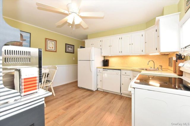 27 Seaton Street, Massapequa, NY 11758