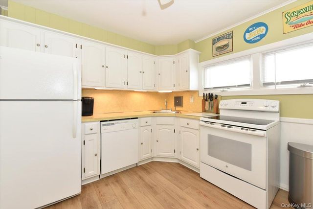 27 Seaton Street, Massapequa, NY 11758