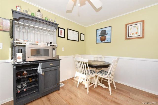 27 Seaton Street, Massapequa, NY 11758