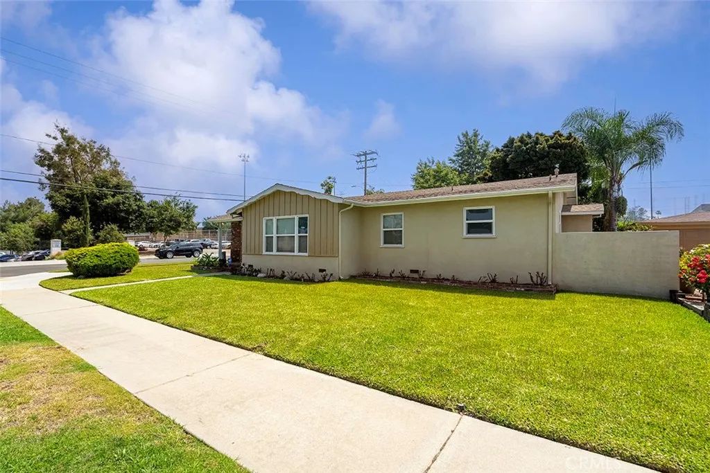 Image 2 of property listing at 1200 S Pennsylvania Avenue, Glendora, CA 91740