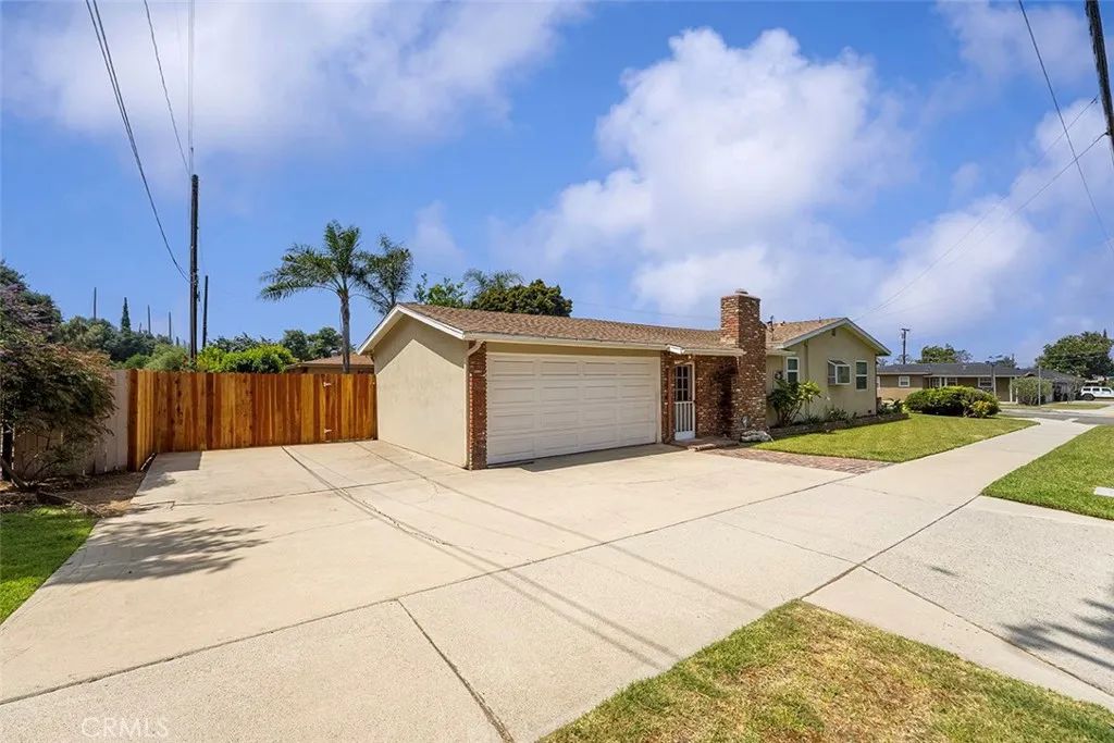 Image 3 of property listing at 1200 S Pennsylvania Avenue, Glendora, CA 91740