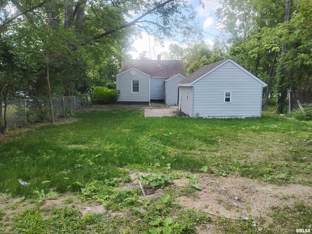 2231 W RICHWOODS Boulevard, Peoria, IL 61604