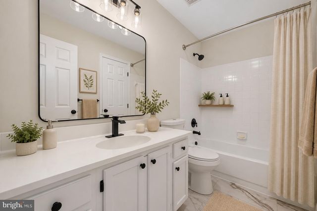879 WATERFORD DR, Frederick, MD 21702