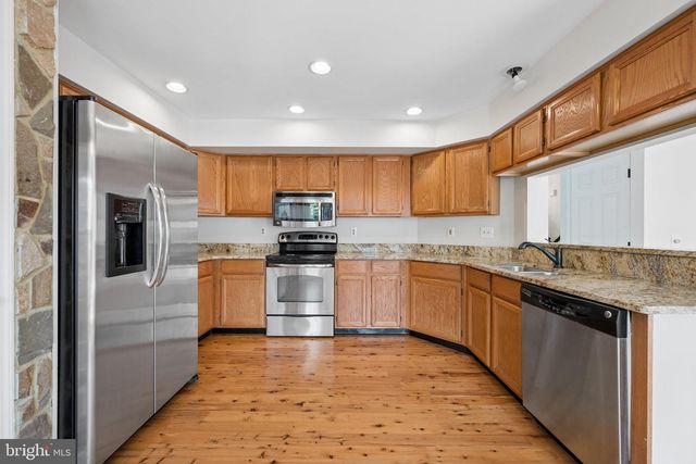 879 WATERFORD DR, Frederick, MD 21702
