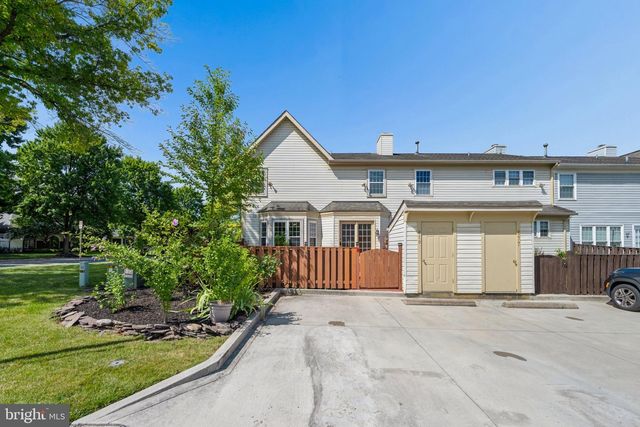879 WATERFORD DR, Frederick, MD 21702