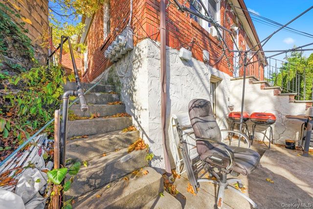 42 Paula Avenue, Yonkers, NY 10704