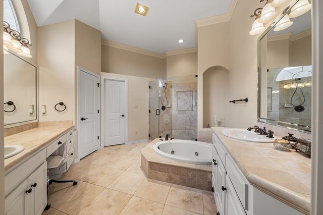 2024 Crown View Dr, Kerrville, TX 78028