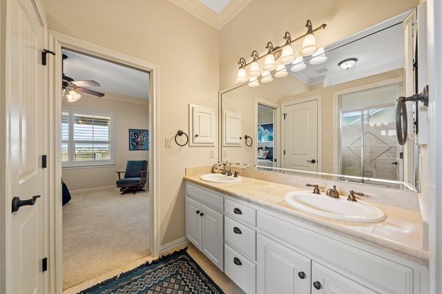 2024 Crown View Dr, Kerrville, TX 78028