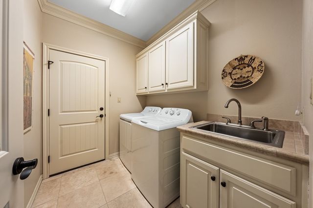2024 Crown View Dr, Kerrville, TX 78028