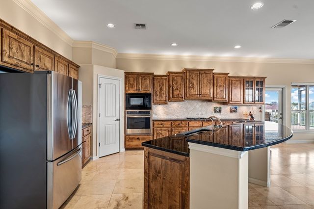 2024 Crown View Dr, Kerrville, TX 78028