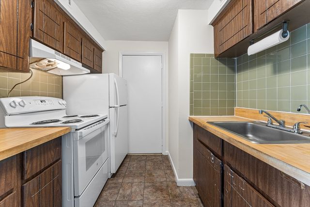 508 Oak St 7, Brockton, MA 02301