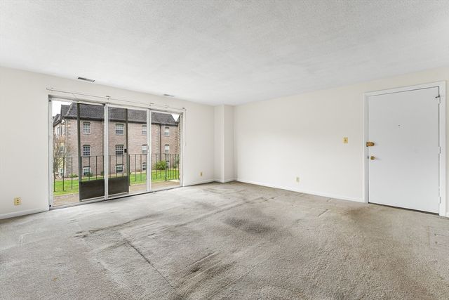 508 Oak St 7, Brockton, MA 02301