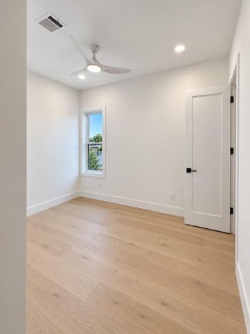 1105 York Street B, Houston, TX 77003