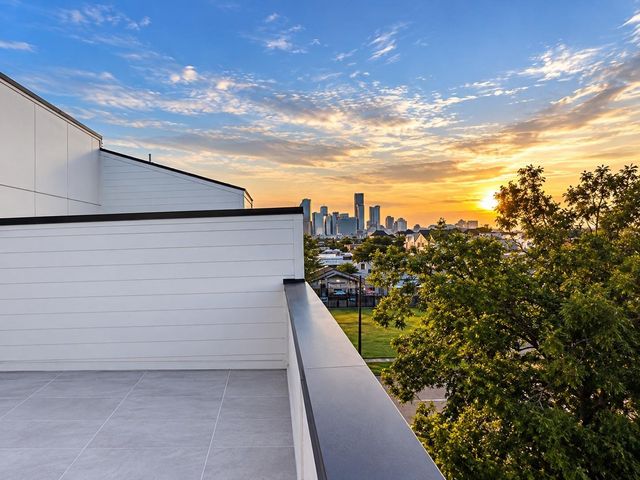 1105 York Street B, Houston, TX 77003