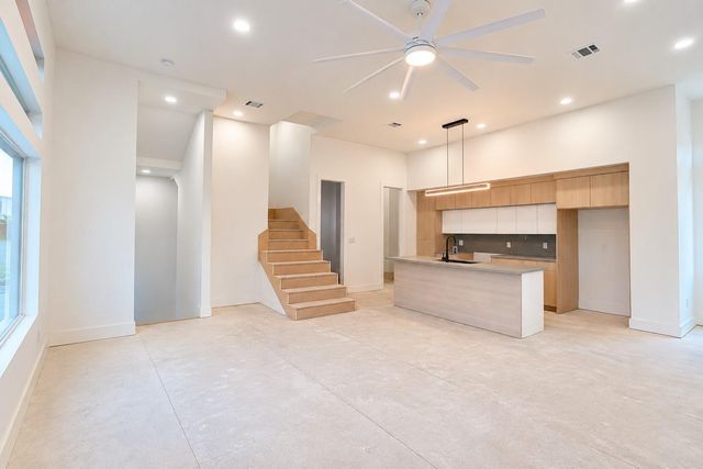 1105 York Street B, Houston, TX 77003